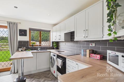 2 bedroom semi-detached house for sale, Dimple Gardens, West Yorkshire WF5