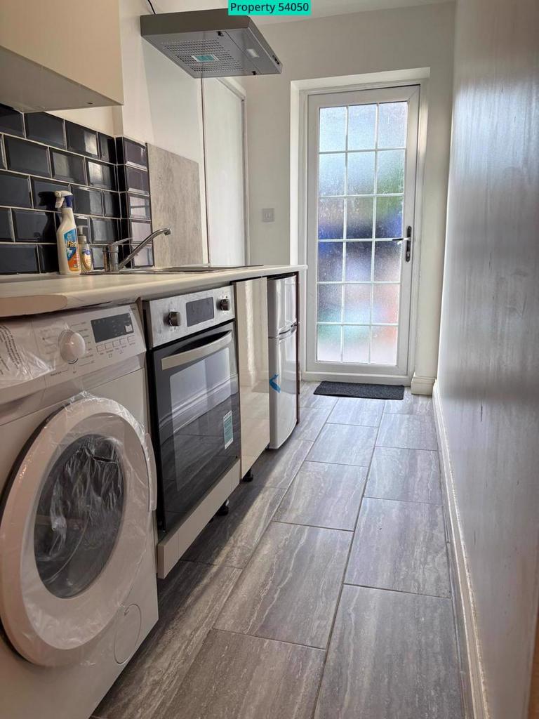 Apartment in Erith - View 3