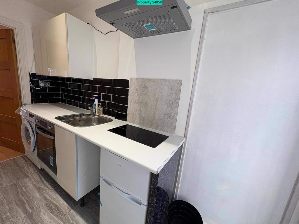 Apartment in Erith - View 4