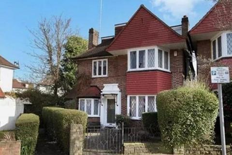 Gloucester Gardens, LONDON, NW11 9AB