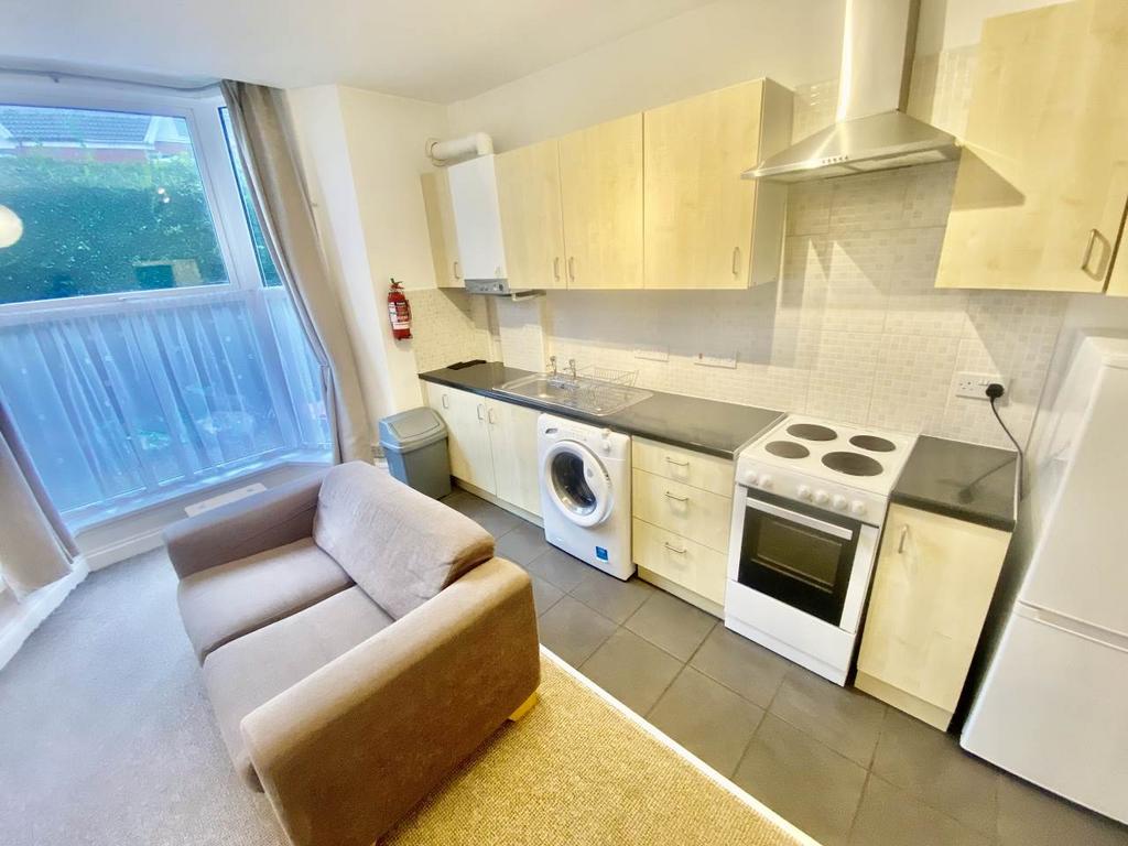Apartment in Swansea - View 2