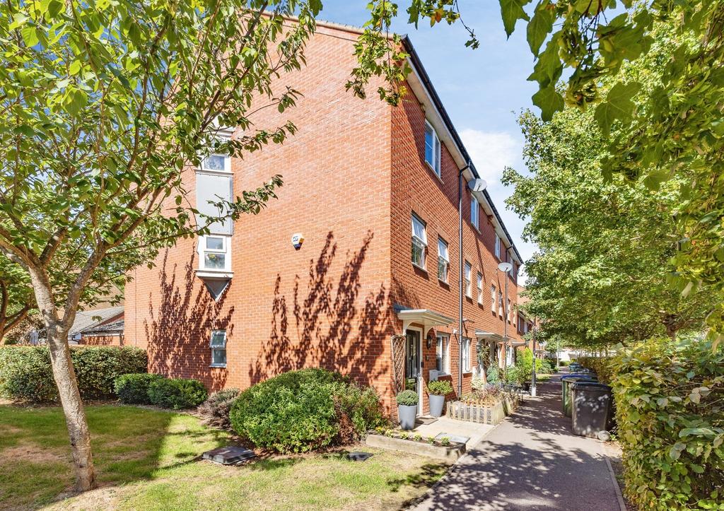 House in Watford - View 2