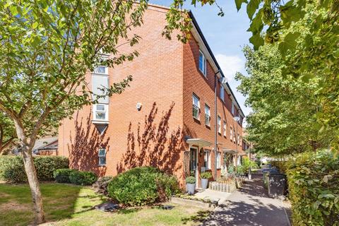 4 bedroom end of terrace house for sale, Dodd Road, Watford