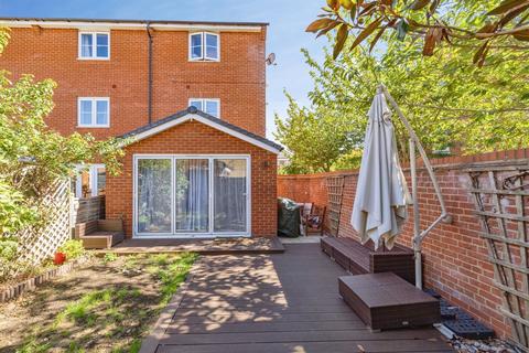 4 bedroom end of terrace house for sale, Dodd Road, Watford