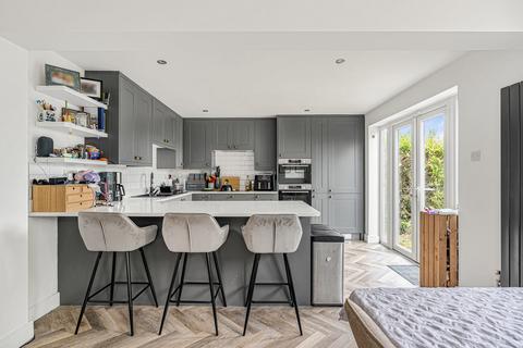 3 bedroom detached house for sale, Grove End Road, Farnham, Surrey, GU9