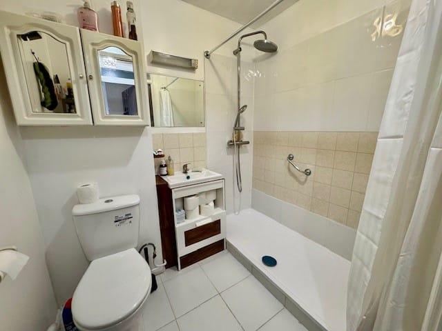 House in London, Cowley - More
