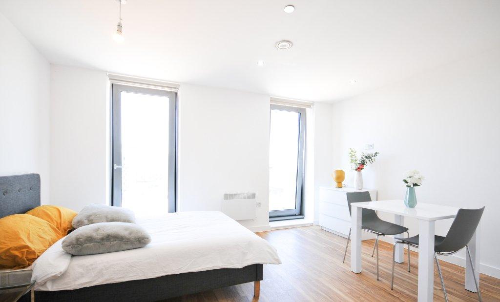 Apartment in Salford Quays - View 2