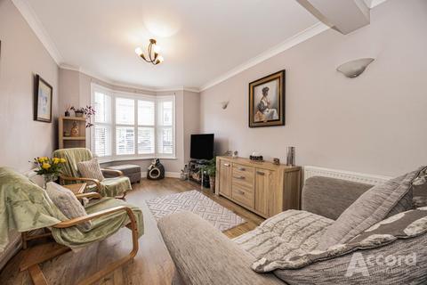 3 bedroom end of terrace house for sale, Hamilton Road, Romford, RM2