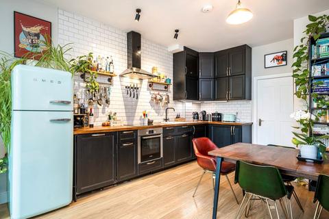 2 bedroom flat for sale, Godman Road, London SE15