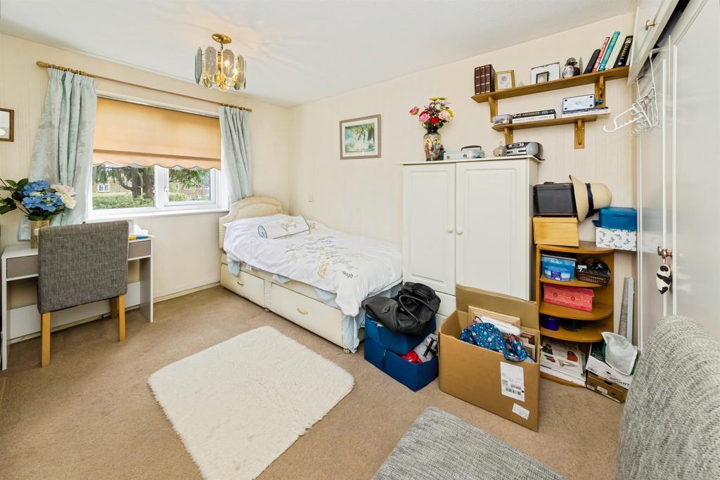 Apartment in Haywards Heath - View 3