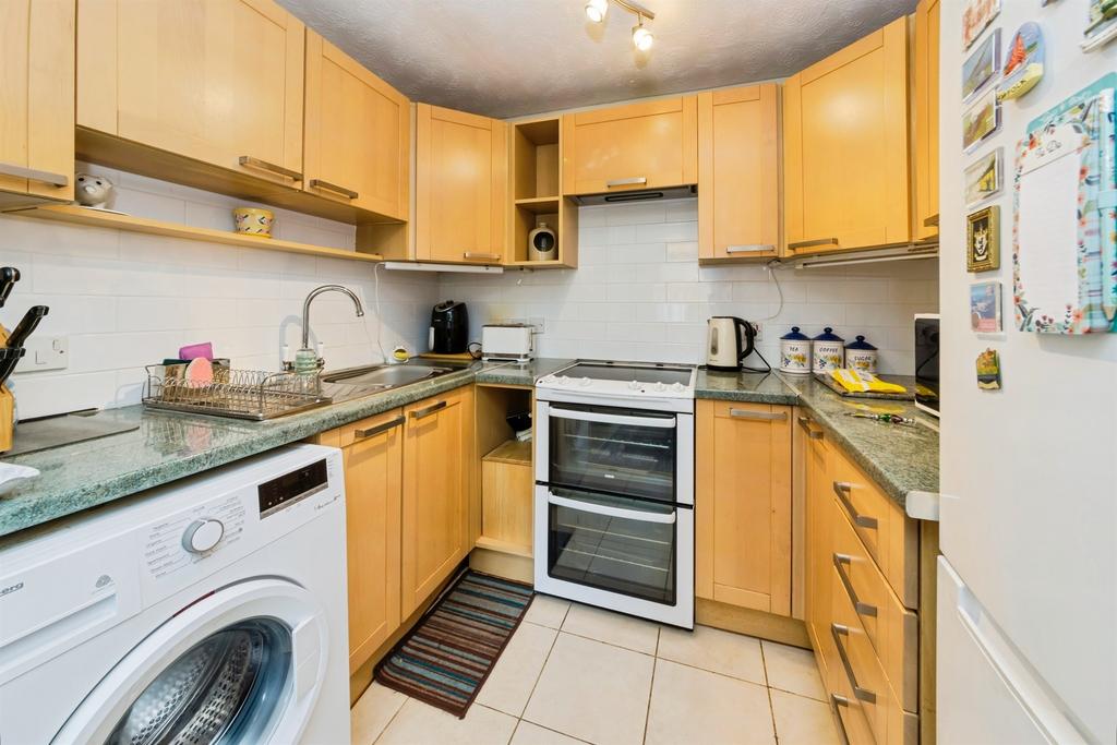 Apartment in Haywards Heath - View 4