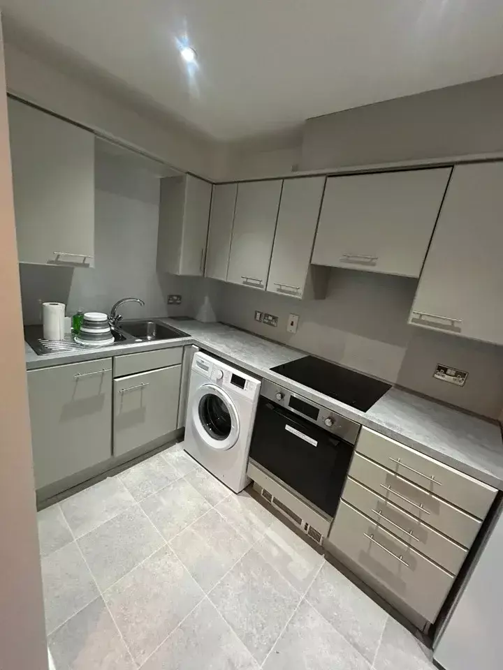 Apartment in Ilford - View 3