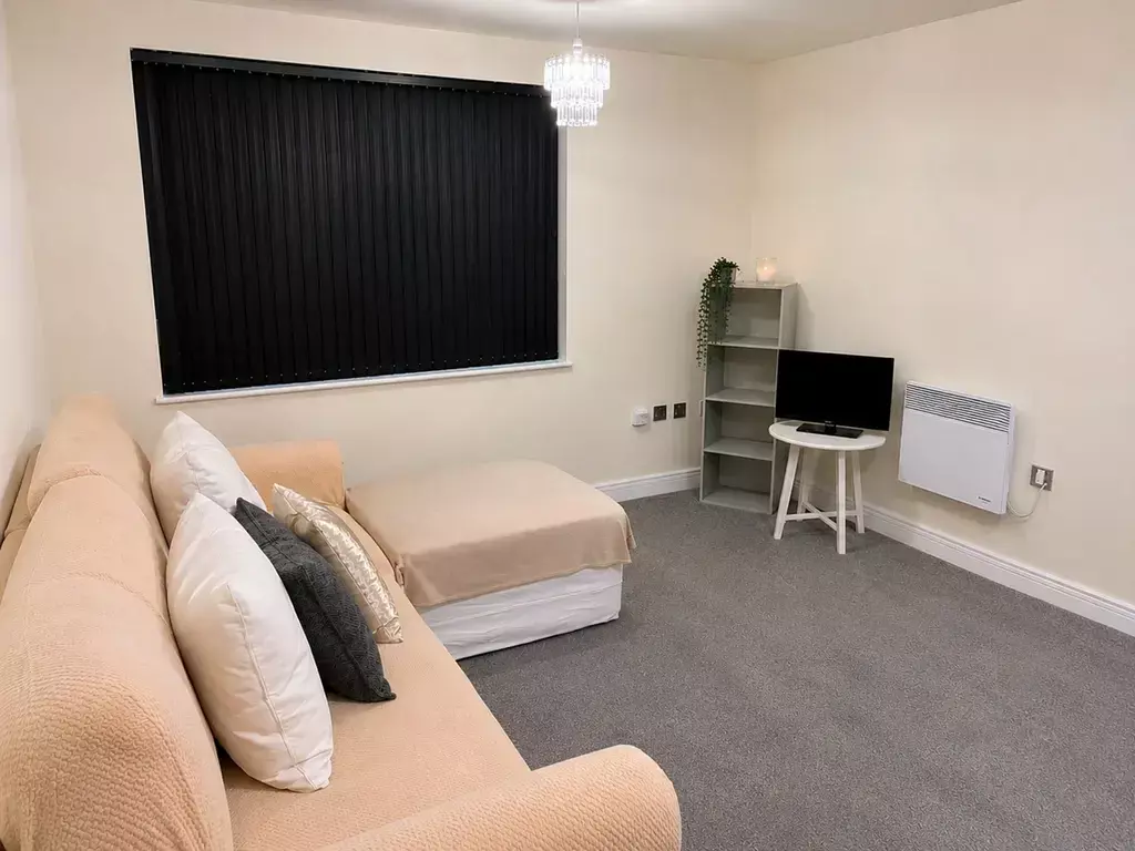 Apartment in Ilford - View 4