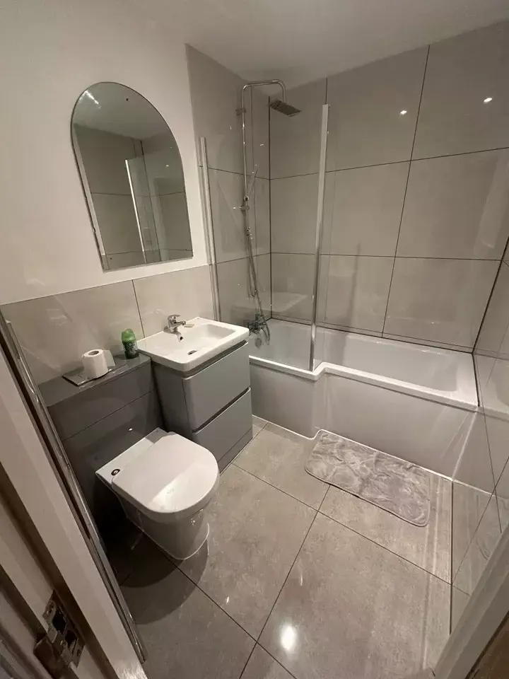 Apartment in Ilford - More
