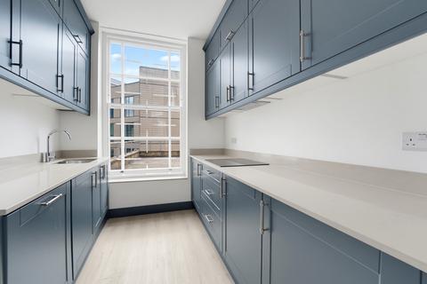 2 bedroom flat to rent, High Street, Uxbridge, UB8