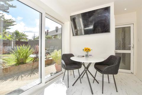3 bedroom semi-detached house for sale, Marsh Way, Aylesford ME20
