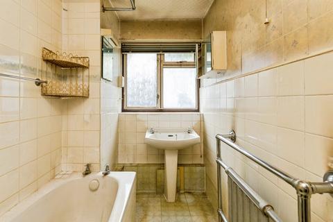 2 bedroom detached bungalow for sale, Midfields Drive, Burgess Hill