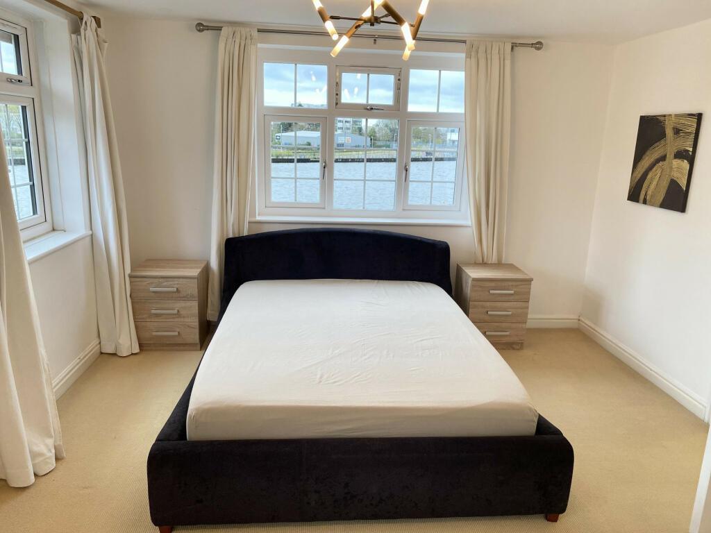 House in Salford, Greater Manchester - View 5