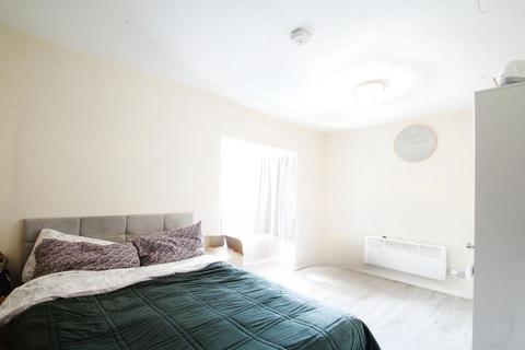 undefined, Knowles Close, Yiewsley, West Drayton UB7