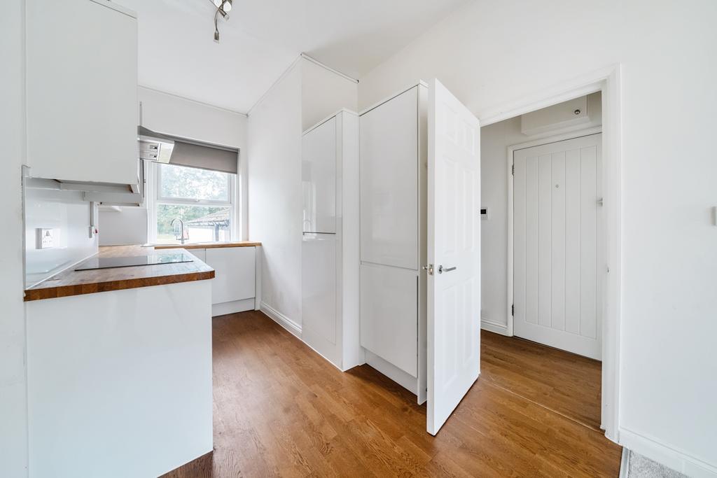 Apartment in Catford - View 4