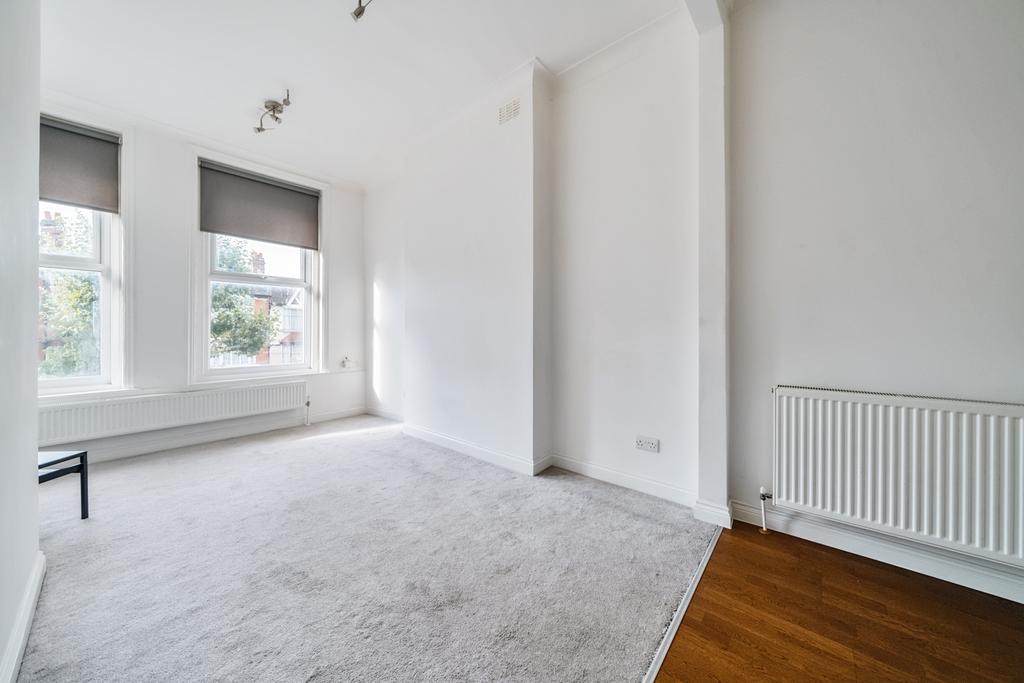 Apartment in Catford - More