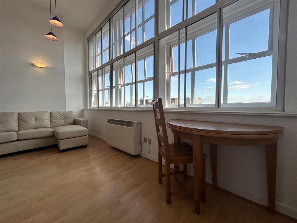 Apartment in Manchester, City Centre - View 3