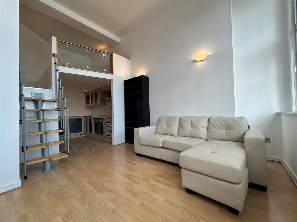 Apartment in Manchester, City Centre - View 4