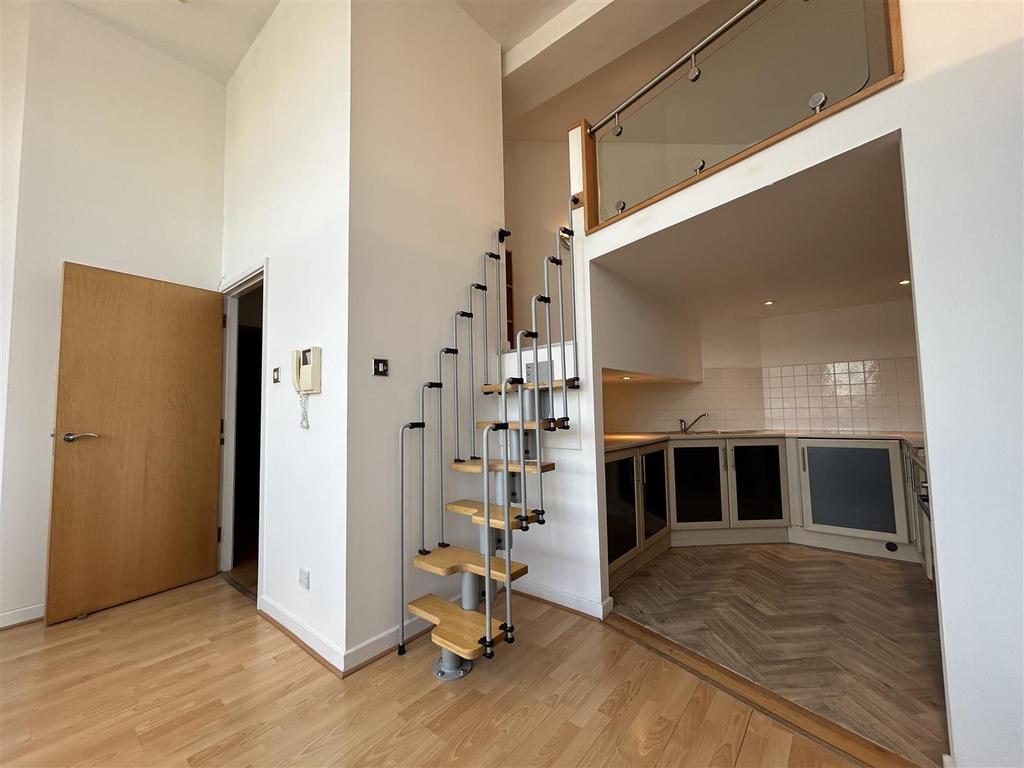 Apartment in Manchester, City Centre - View 5