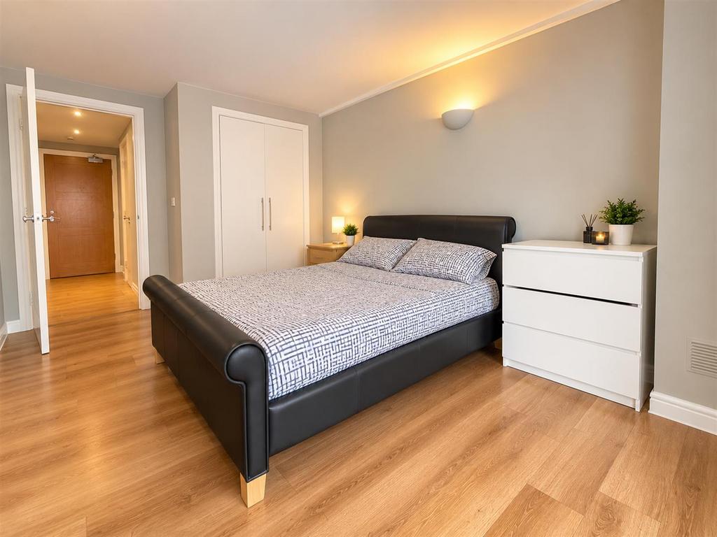 Apartment in Manchester - More