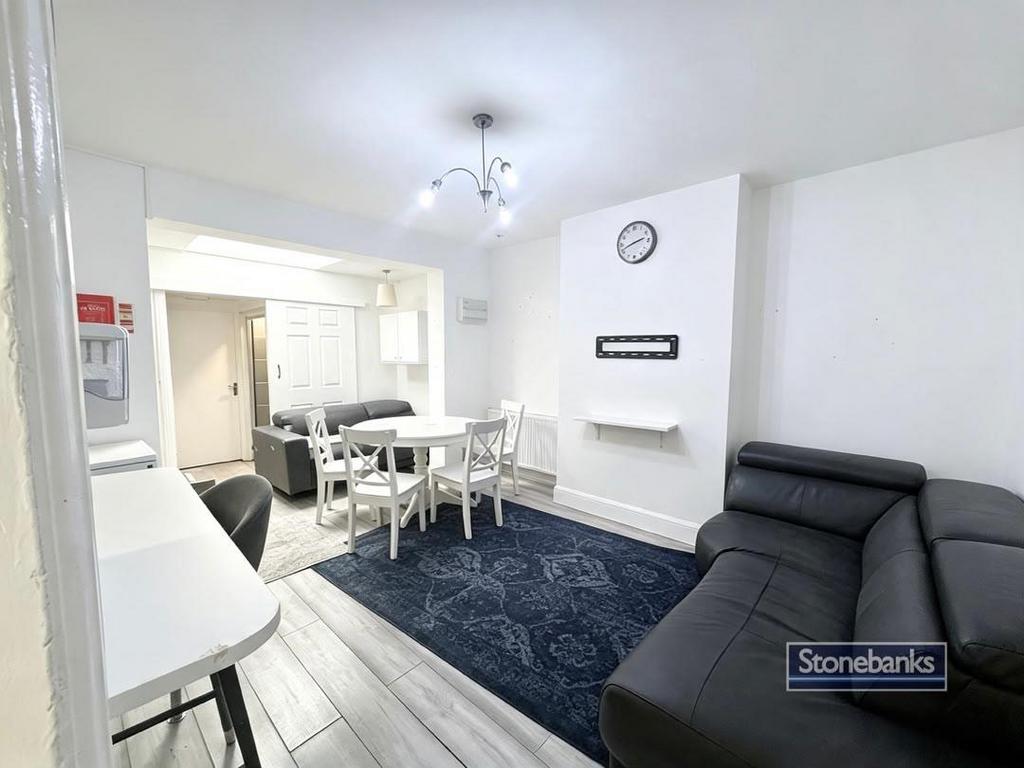 House in Wembley - View 3