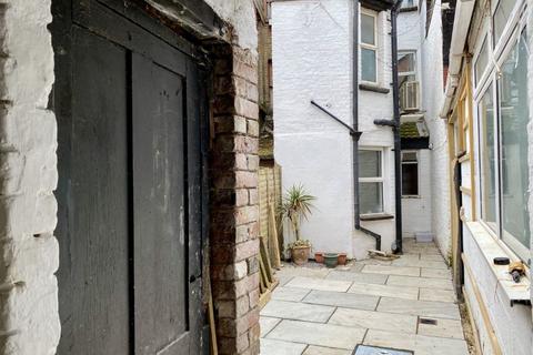 2 bedroom maisonette for sale, 68A High Street, Ringwood, Hampshire, BH24 1AQ