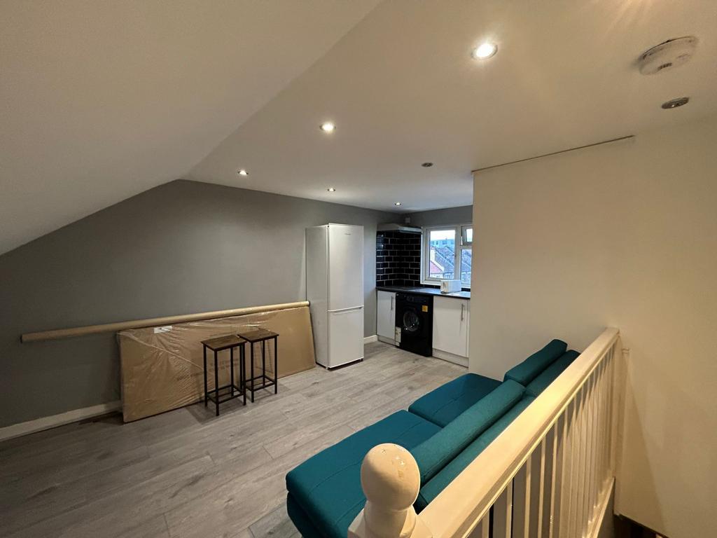 Apartment in Hounslow - View 2