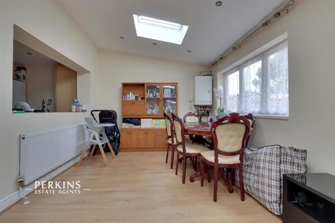 3 bedroom maisonette to rent, Ramsey Close, Greenford