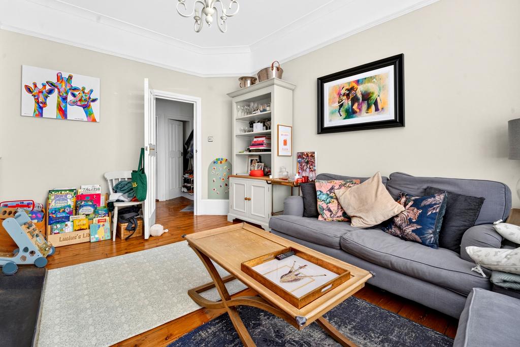 Apartment in Highbury - View 3