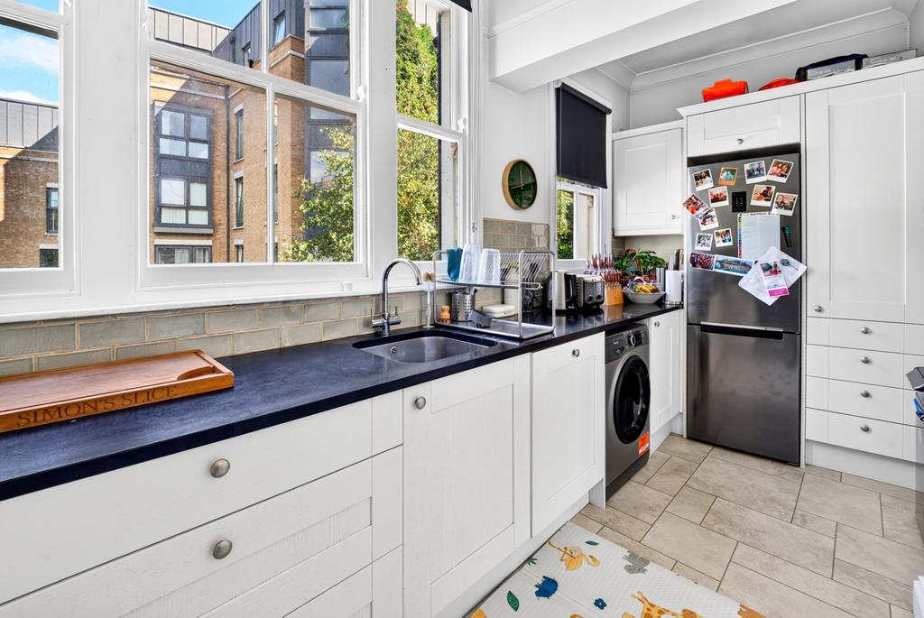 Apartment in Highbury - View 4