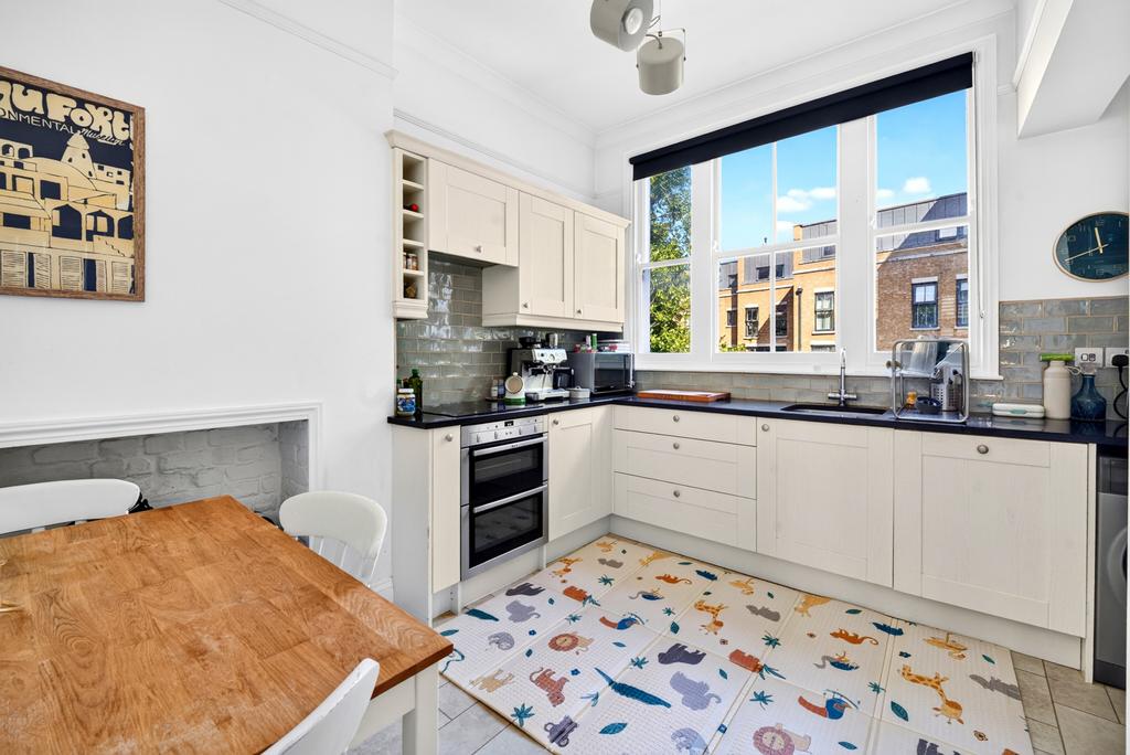 Apartment in Highbury - View 5