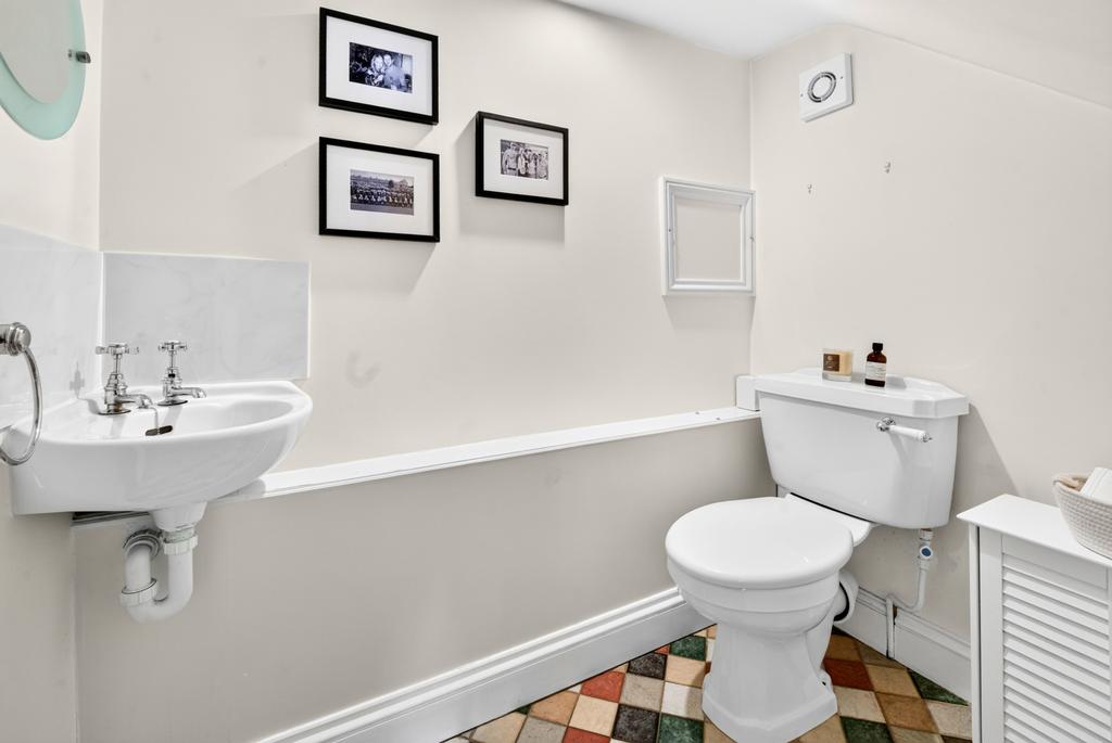Apartment in Highbury - More