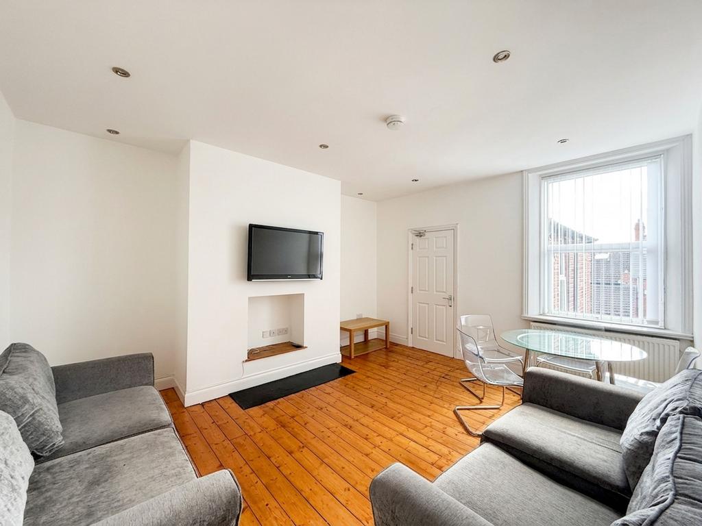 Apartment in Newcastle Upon Tyne - View 2