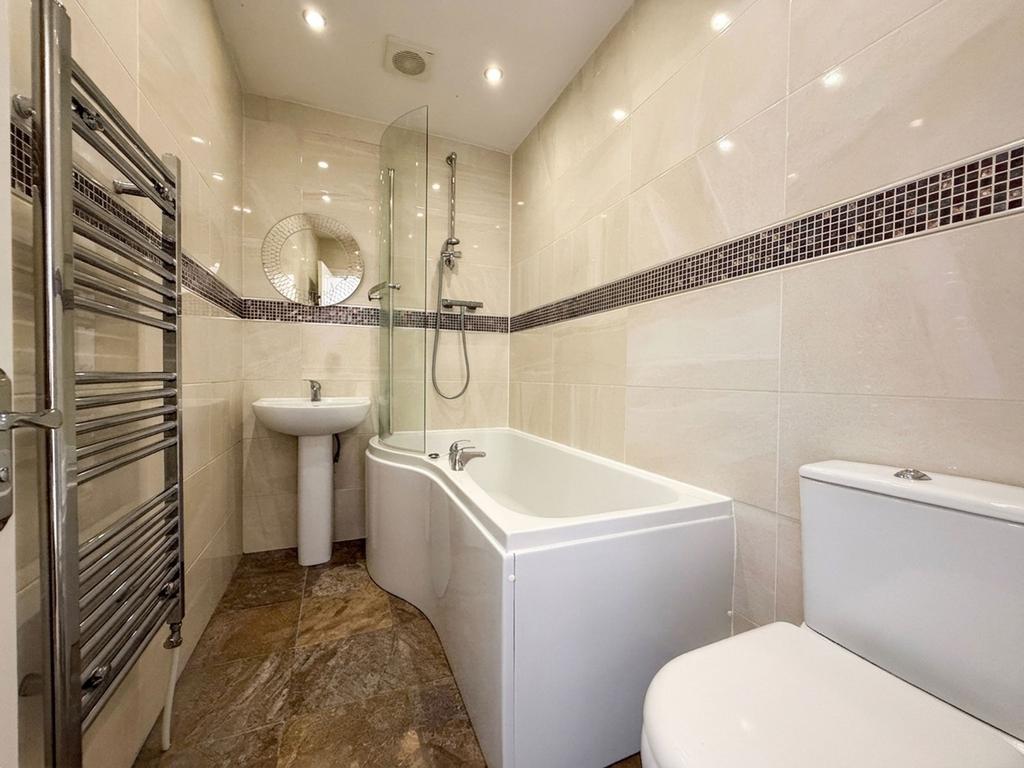 Apartment in Newcastle Upon Tyne - View 4