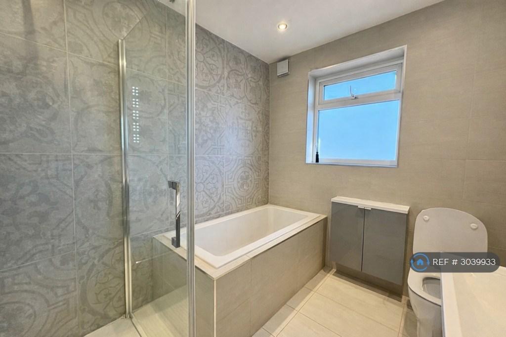House in Hornchurch - More