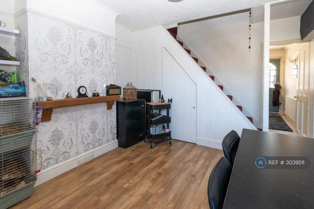House in Sutton - More