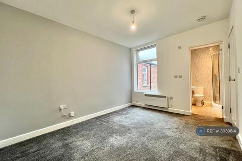 2 bedroom flat to rent, Parrin Lane, Eccles, Manchester, M30