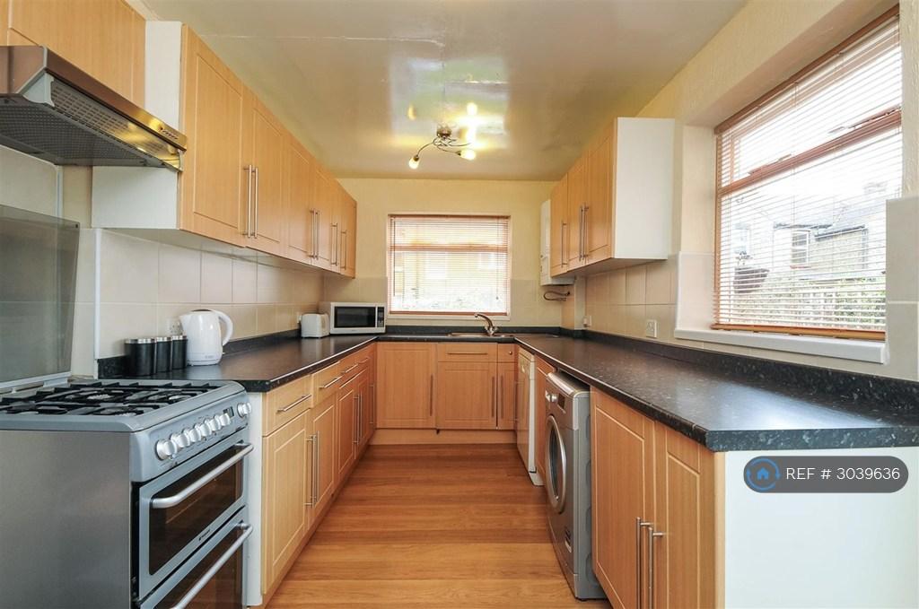House in Sutton - View 2