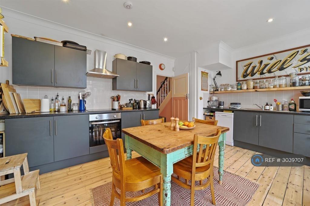 House in London - View 3