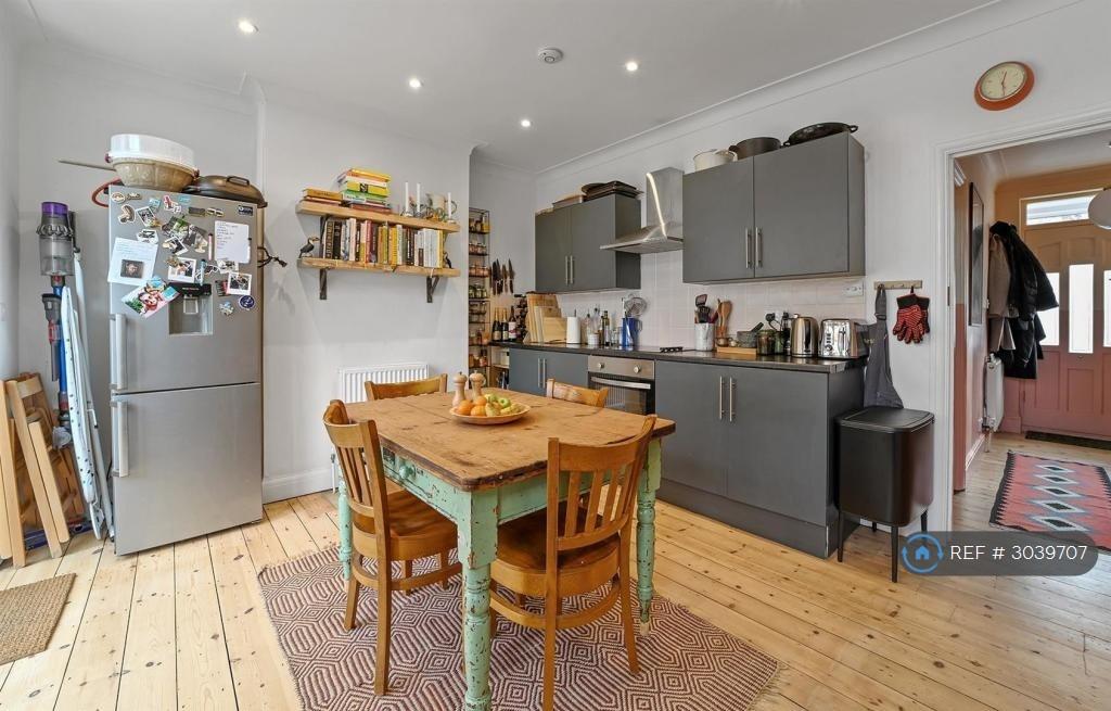 House in London - View 5
