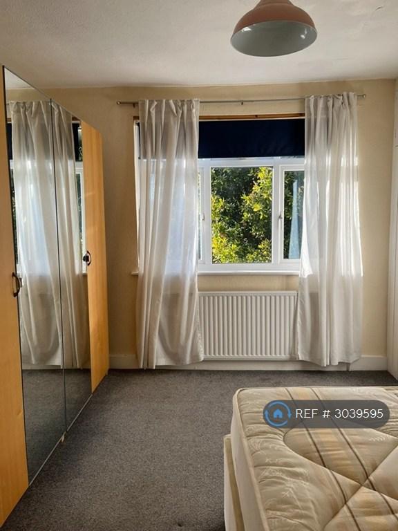 Apartment in Harrow - View 4