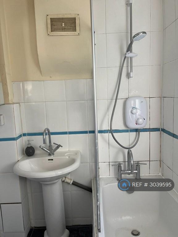 Apartment in Harrow - View 5