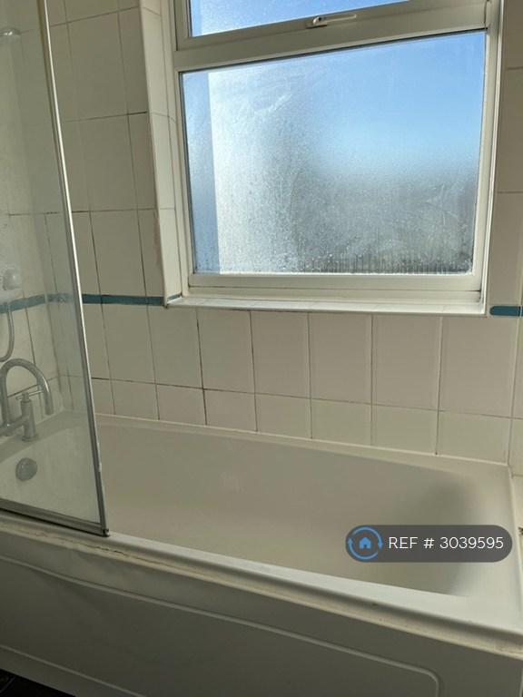 Apartment in Harrow - More