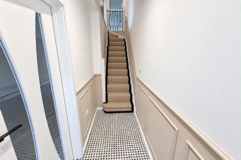 4 bedroom semi-detached house to rent, Friern Park, N12