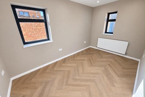 4 bedroom semi-detached house to rent, Friern Park, N12